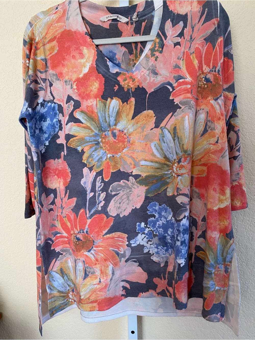 Soft Surroundings Coral Navy Floral V-Neck Tunic. Bundle 2 or more & save
